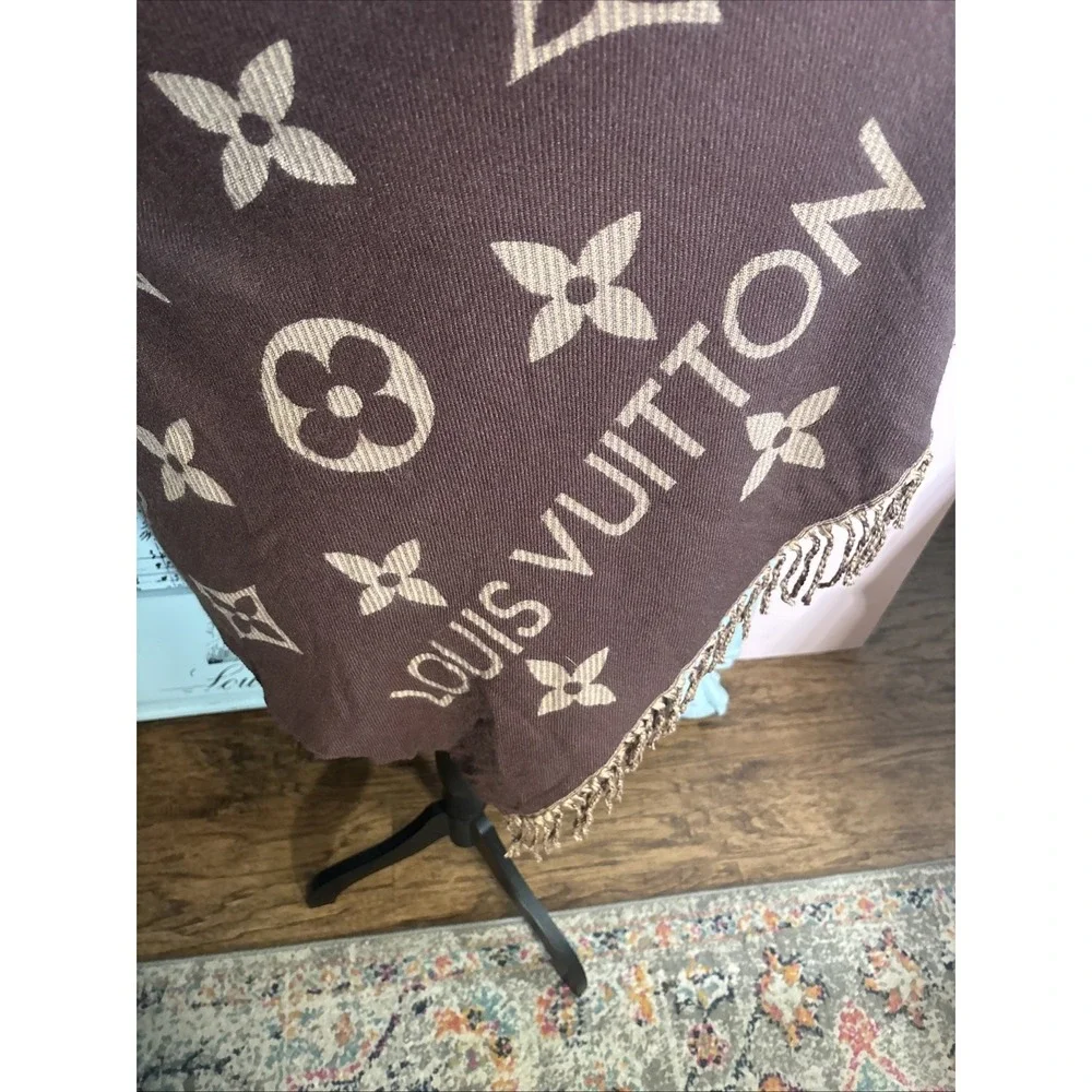Louis Vuitton 65% Cashmere 35% Silk Monogram Scarf Made in Italy: 73x26